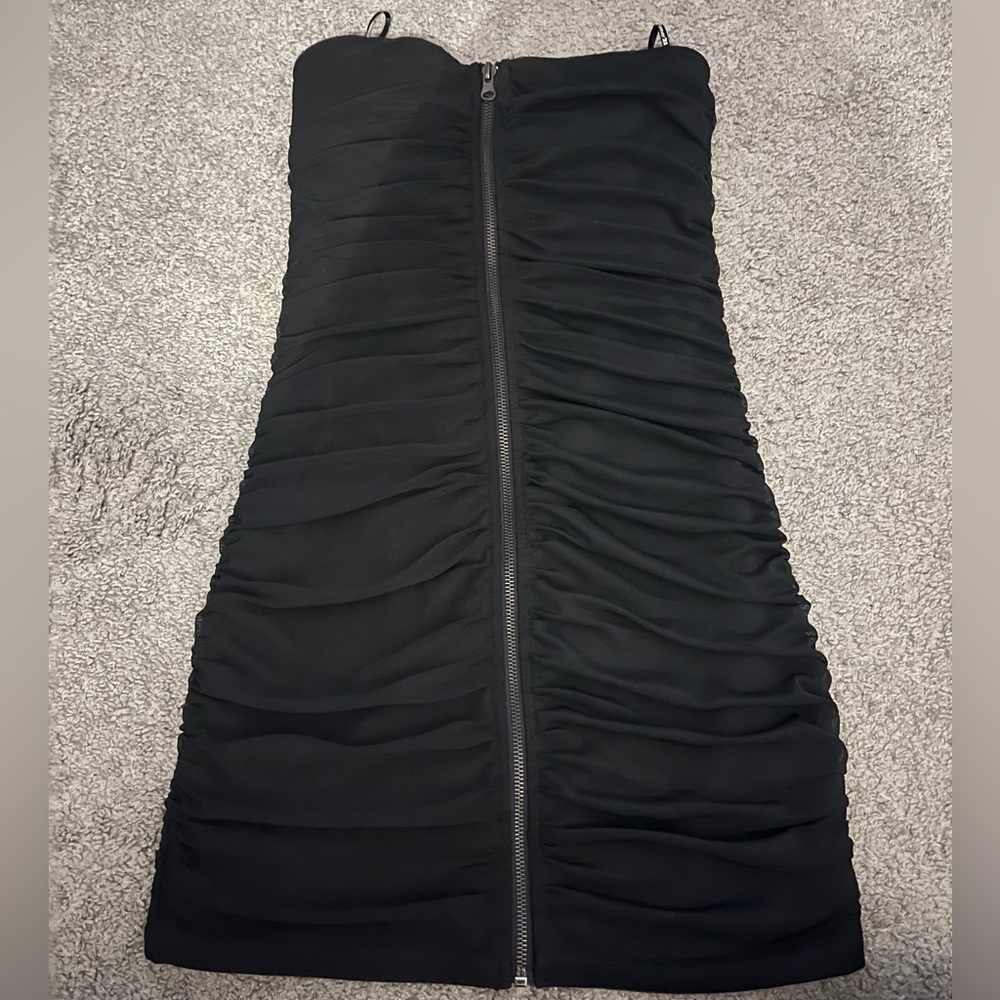 Junior Girls Forever 21 Strapless Ruched Little Black Dress - Size Medium - Picture 1 of 3